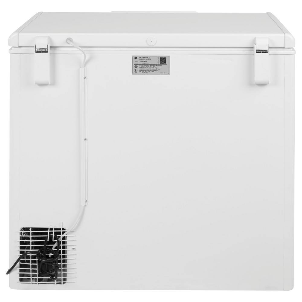 GE Garage Ready 8.8 cu. ft. Manual Defrost Chest Freezer in White FCM9SRWW