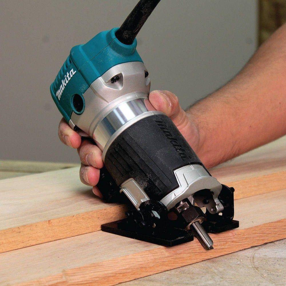 Makita 6.5 Amp 1-14 HP Corded Variable Speed Compact Router with 3 Bases (Plunge Tilt and Offset Base) RT0701CX3