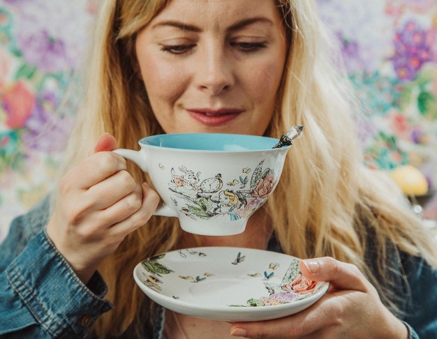 Silver Buffalo Disney Alice In Wonderland Ceramic Teacup And Saucer Set