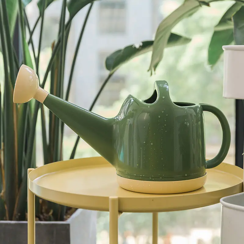 4L PP material large capacity watering can garden irrigation watering pot household watering can for plant