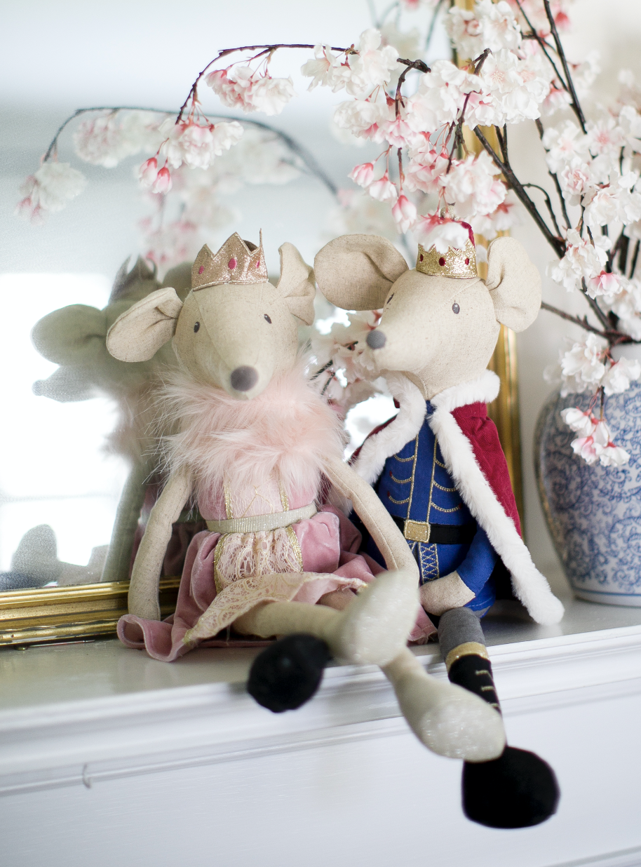 Lux King Mouse Nutcracker Doll