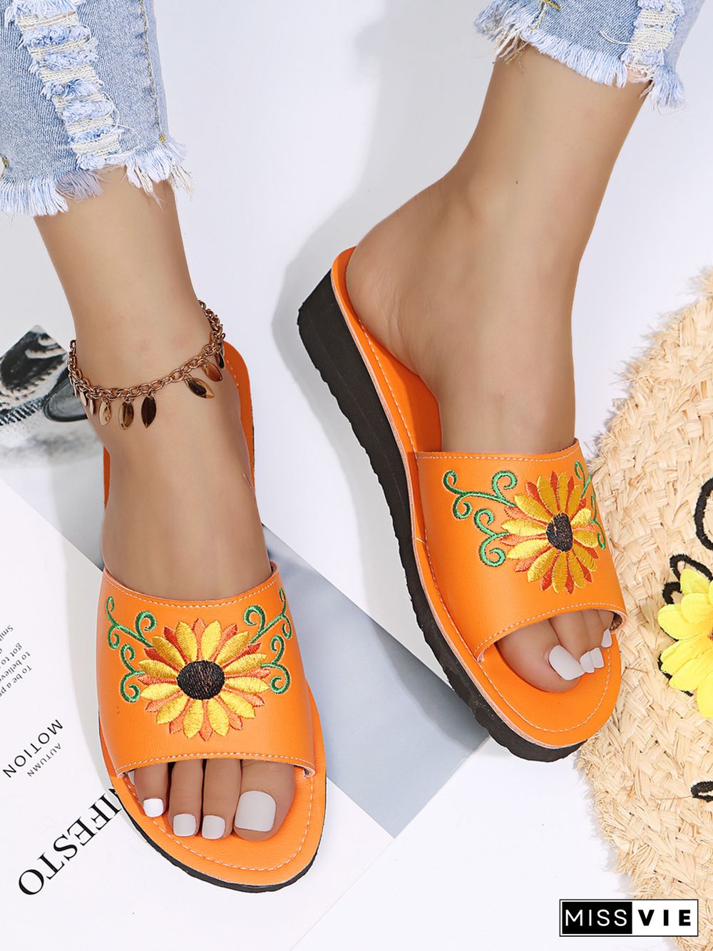 Sunflower Embroidered Print Casual Sandal Slippers