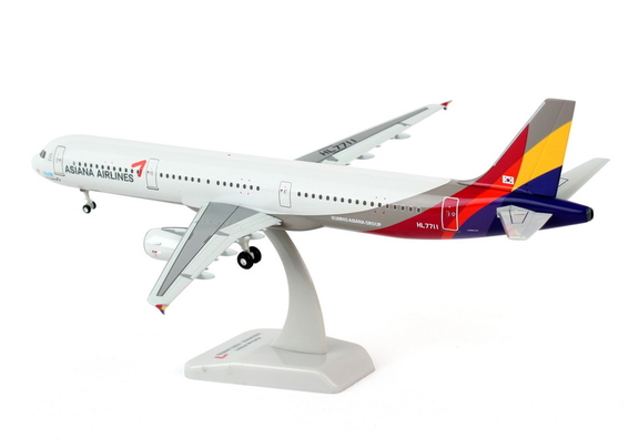 Hogan Wings HG0588GHogan Asiana A321 1/200 W/Gear ...