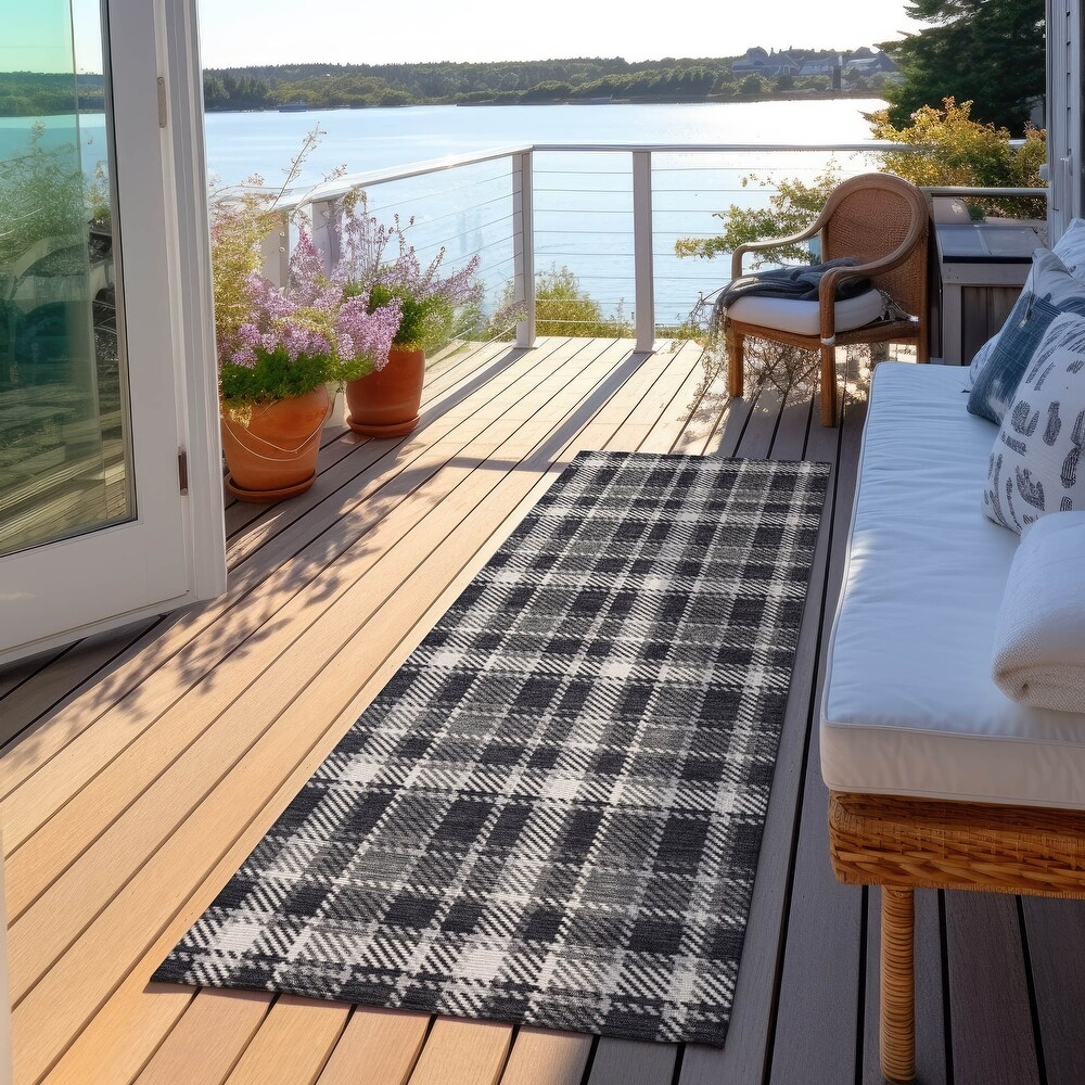 Machine Washable Indoor/ Outdoor Traditional Plaid Chantille Rug