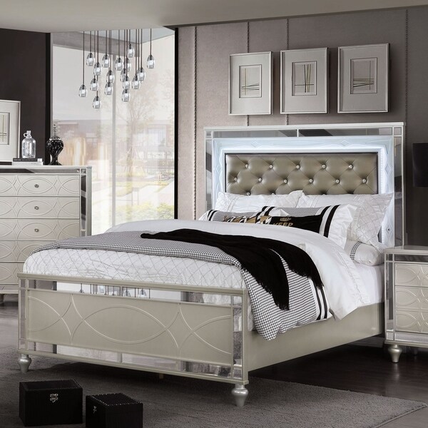 Furniture of America Briscoe Silver 2-piece Bed and Dresser Set - - 30374659