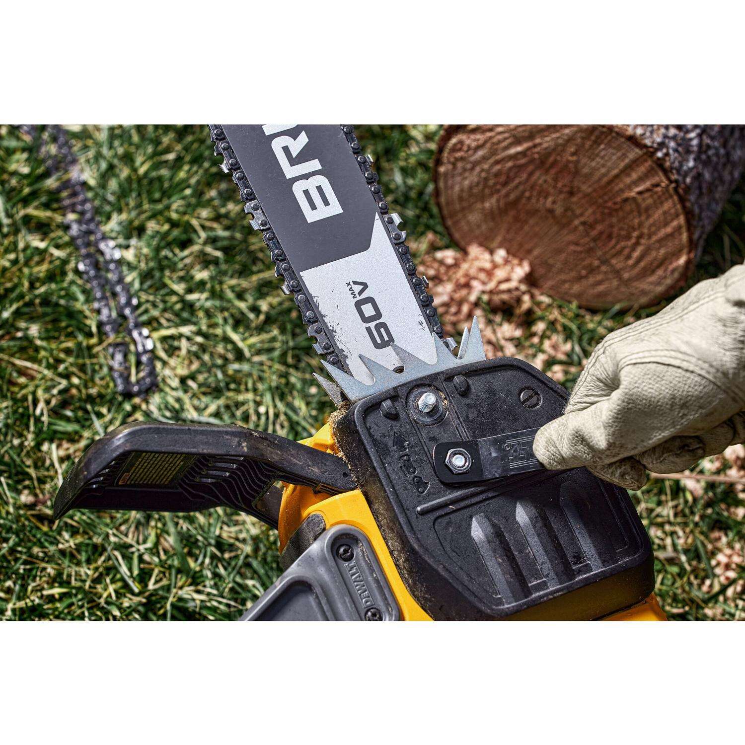 DW Flexvolt 20 in. 50.2 cc 60 V Battery Chainsaw Kit (Battery and Charger)