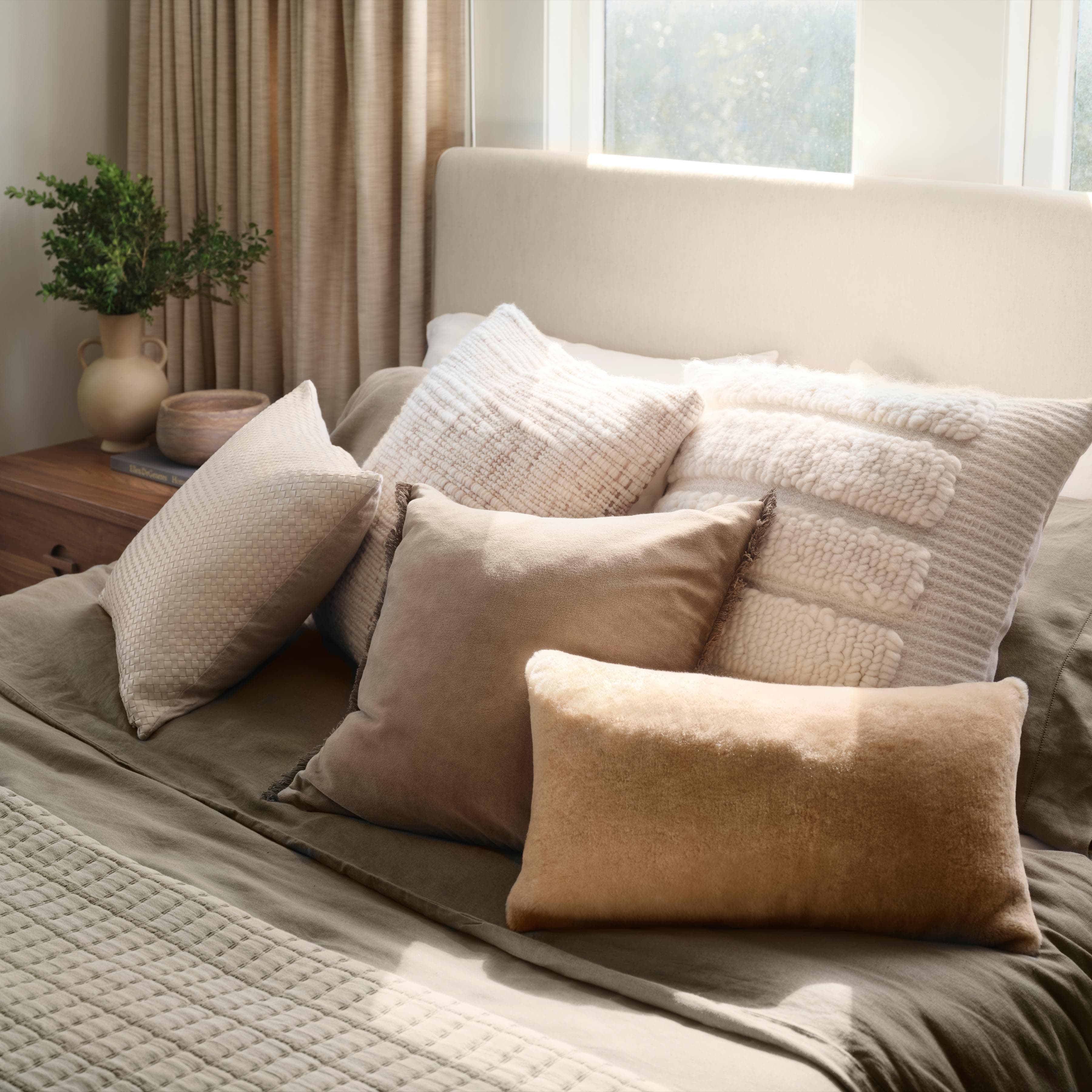 Naveta Velvet Pillow