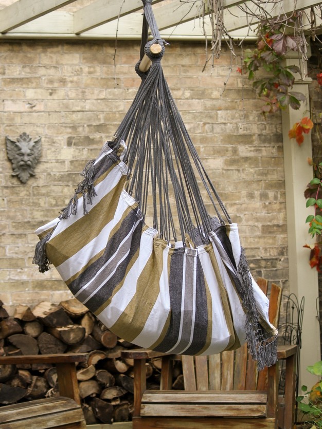 The Hamptons Collection 72 Grey Brazilian Style Hammock Chair With A Hanging Bar