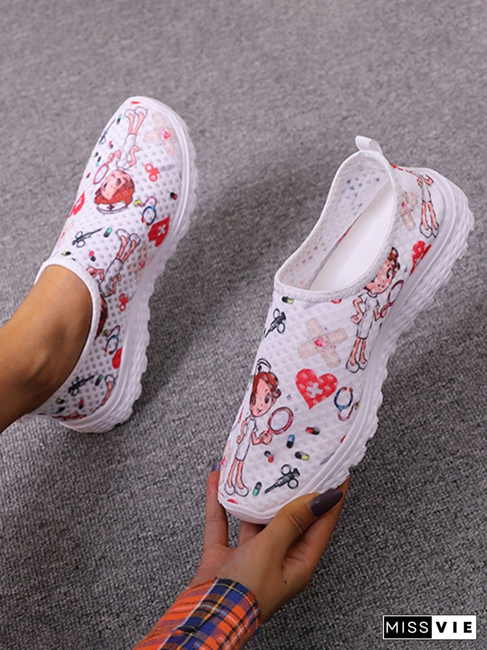 Nurse Fighting Epidemic Print Breathable Tulle Mesh Lightweight Sneakers