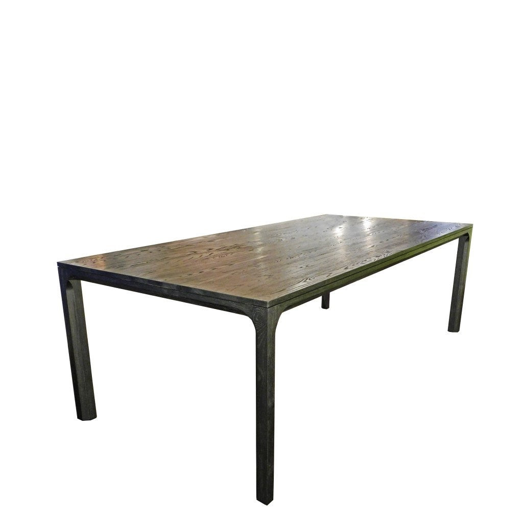 Ilusi dining table