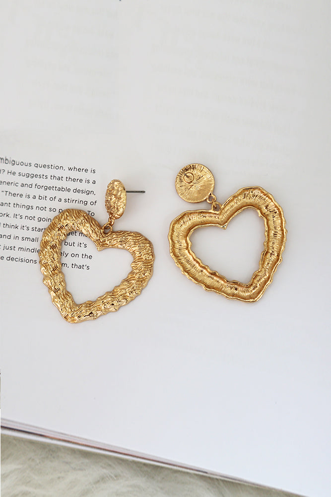 Hearts Out Earrings Gold