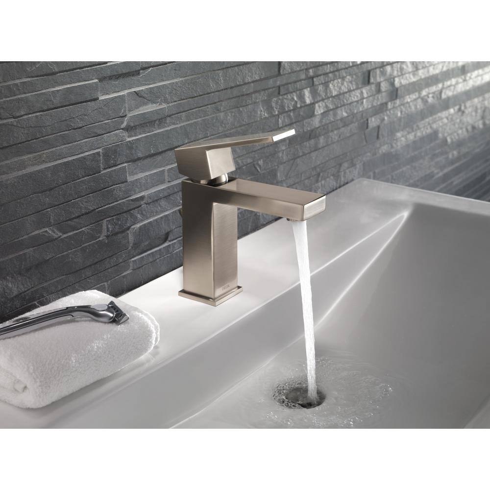 Delta Modern Single Hole Single-Handle Bathroom Faucet in Stainless 567LF-SSPP