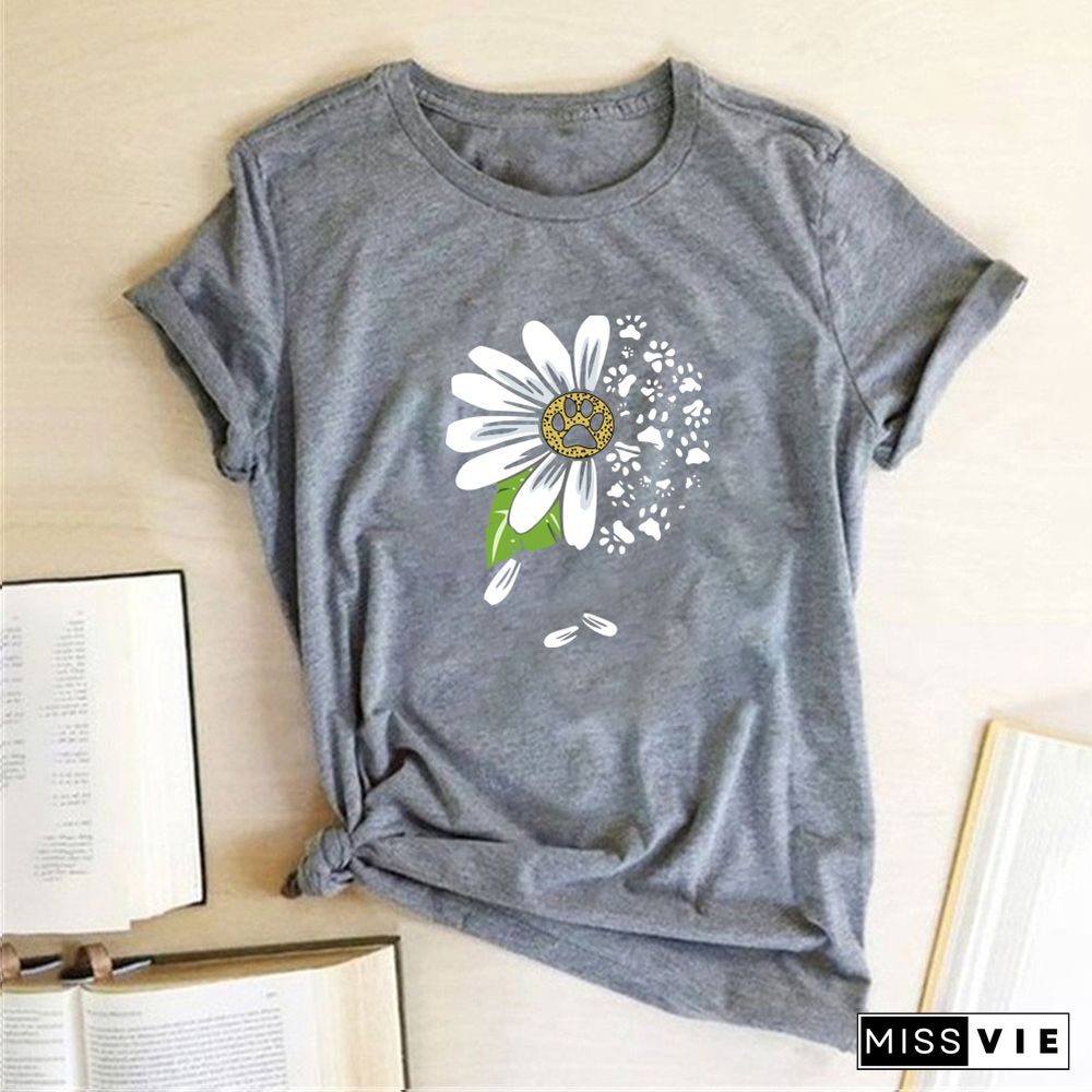 Daisy Bear Paw Print T-shirts Women Summer Graphic Tee Aesthetic ShirtsFor Women Casual Short Sleeve Ladies Tops Camiseta Mujer