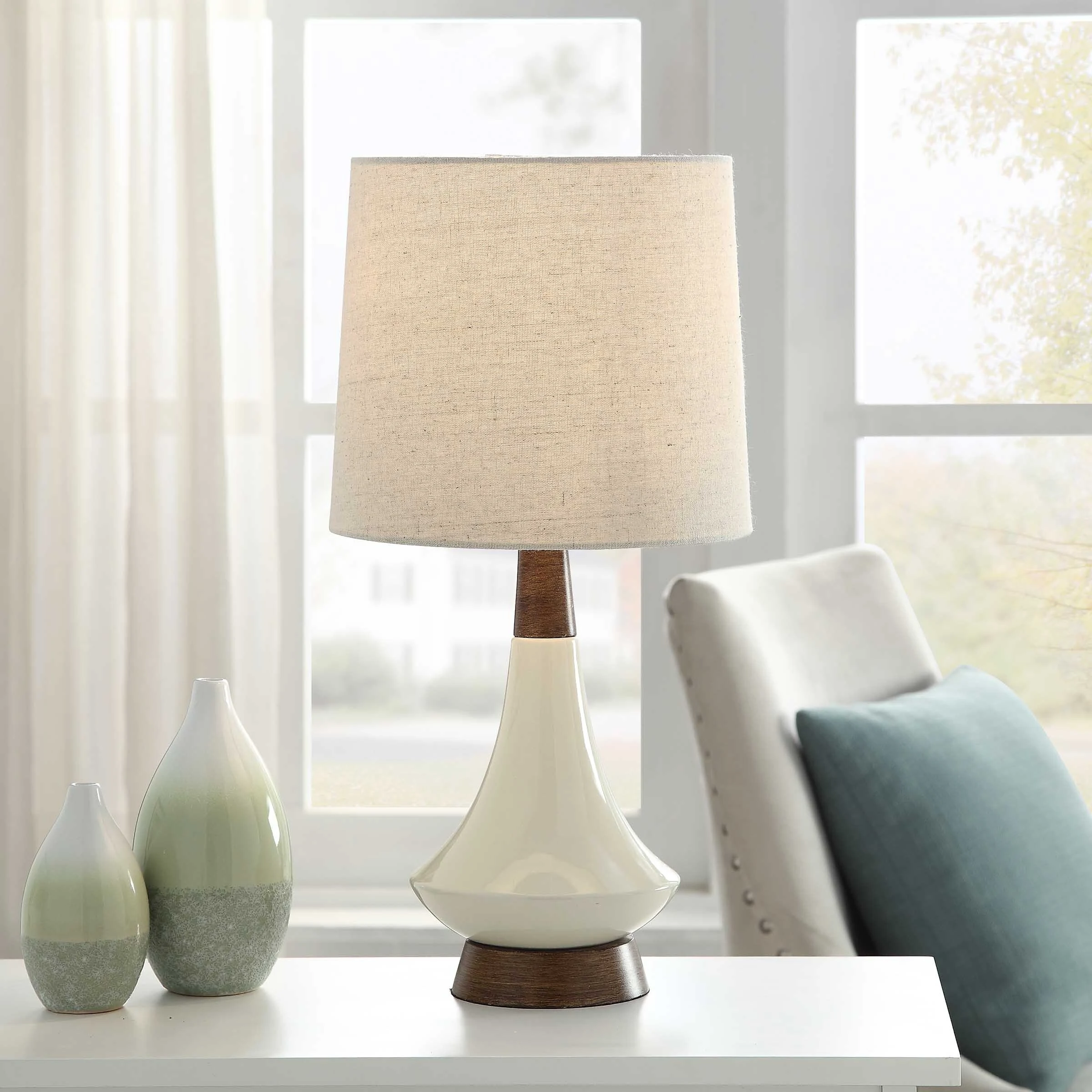 Poly Resin and Ceramic Table Lamp - Faux Wood， Cream Finish - White Hardback Styrene Shade