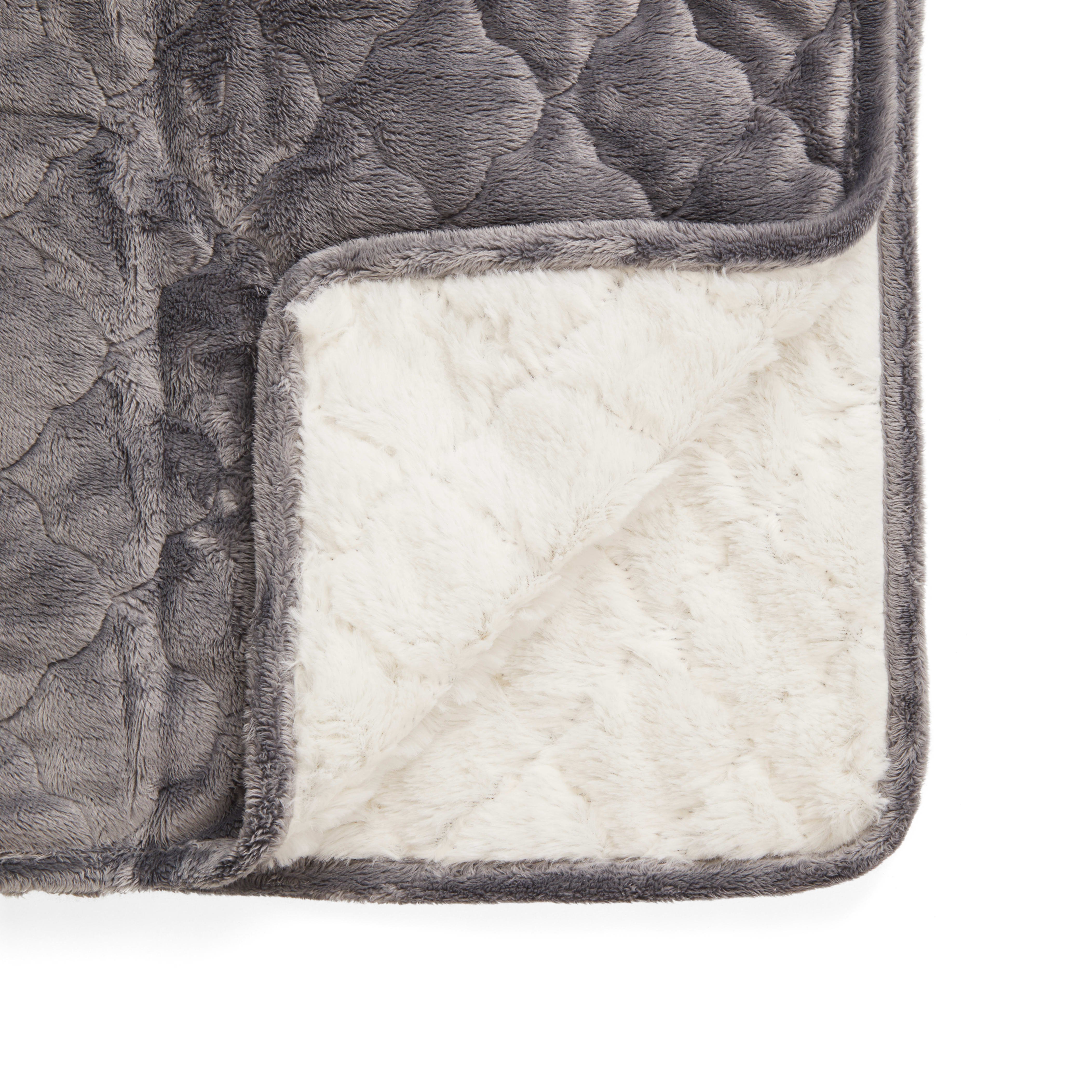 EveryYay Lavender Quilted Dog Throw， 40