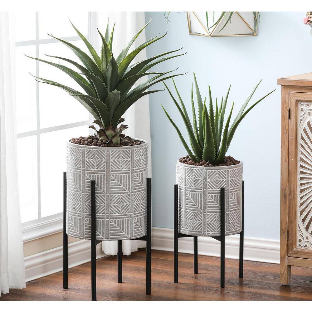 Luxen Home Light Gray Metal Cachepot Planters with Black Metal Stands (2-Pack) WHPL1457