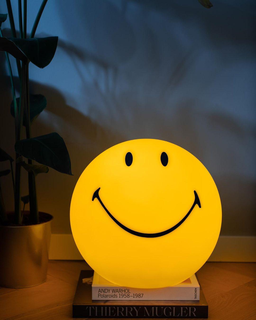 Smiling Rechargeable Table Lamp