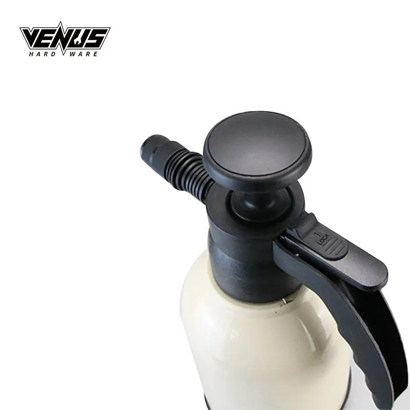 Portable Agricultural Garden PE Plastic Paint Hand Pump Pressure Sprayer Bottle 2L