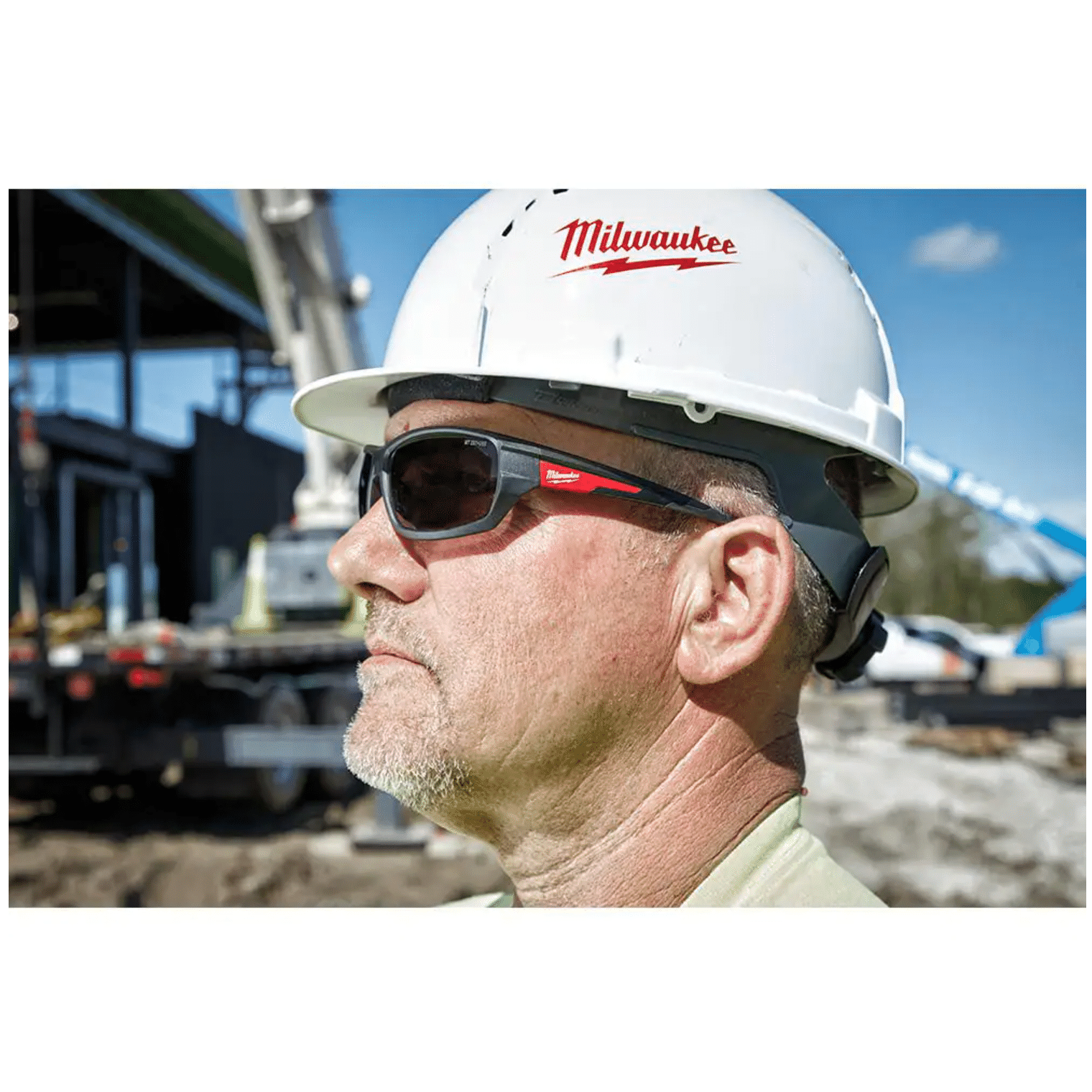 Milwaukee M18 FUEL 18-Volt 18-Gauge Lithium-Ion Brushless Cordless Gen II Brad Nailer and Tinted Performance Safety Glasses