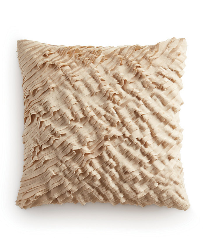 Donna Karan Home Ruffle Decorative Pillow， 18