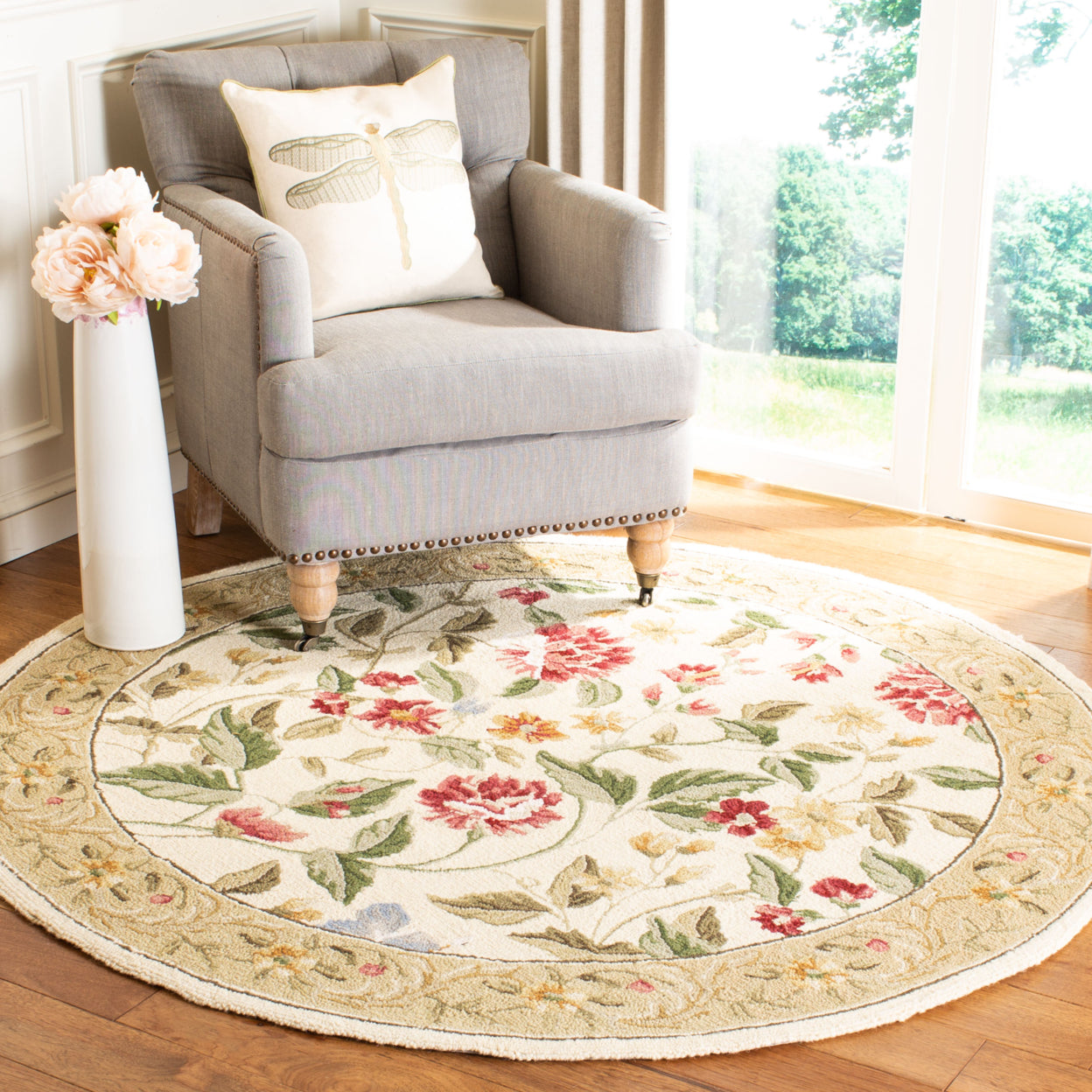 SAFAVIEH Chelsea Bosworth Floral Wool Area Rug, Ivory/Beige, 18 x 26