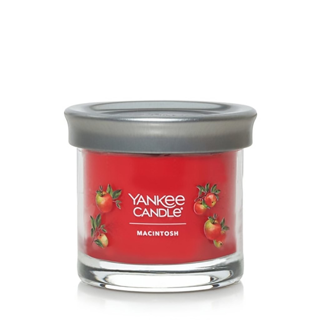 Yankee Candle  Signature Small Tumbler Candle in Macintosh