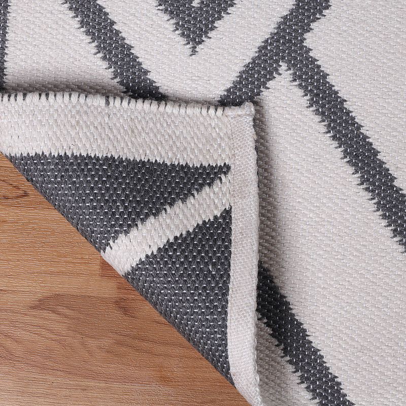 SUPERIOR Zig-Zag Reversible Indoor Outdoor Rug