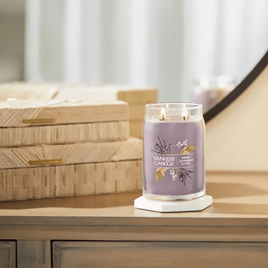 Yankee Candle  Signature Large Jar Candle in Dried Lavender & Oak