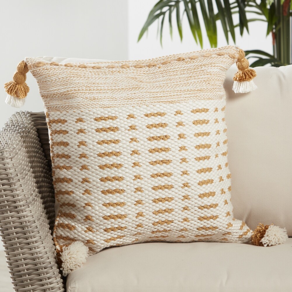 Brenatto Tribal Indoor/ Outdoor Pillow