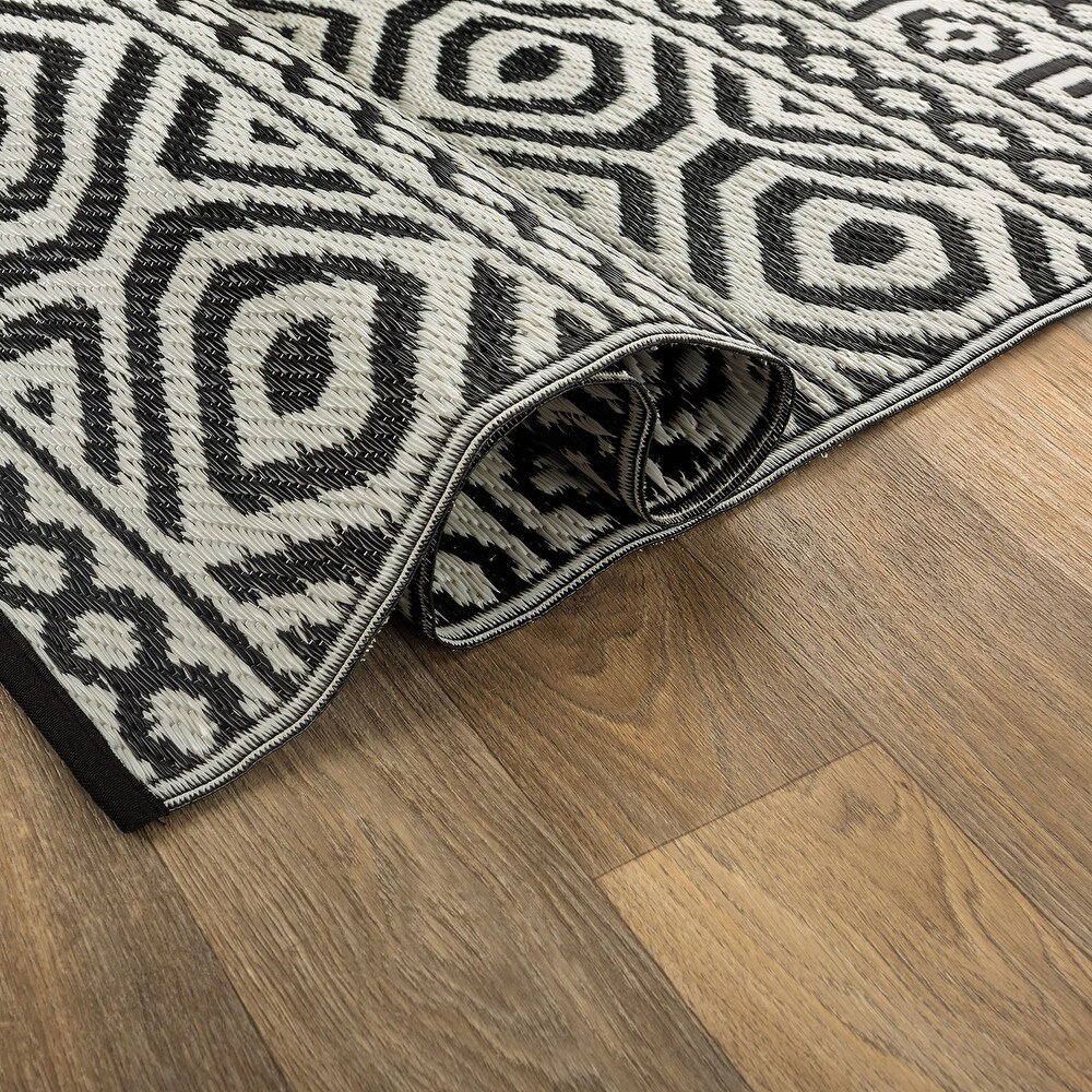 Contemporary Geometric Reversible Plastic Outdoor Rugs