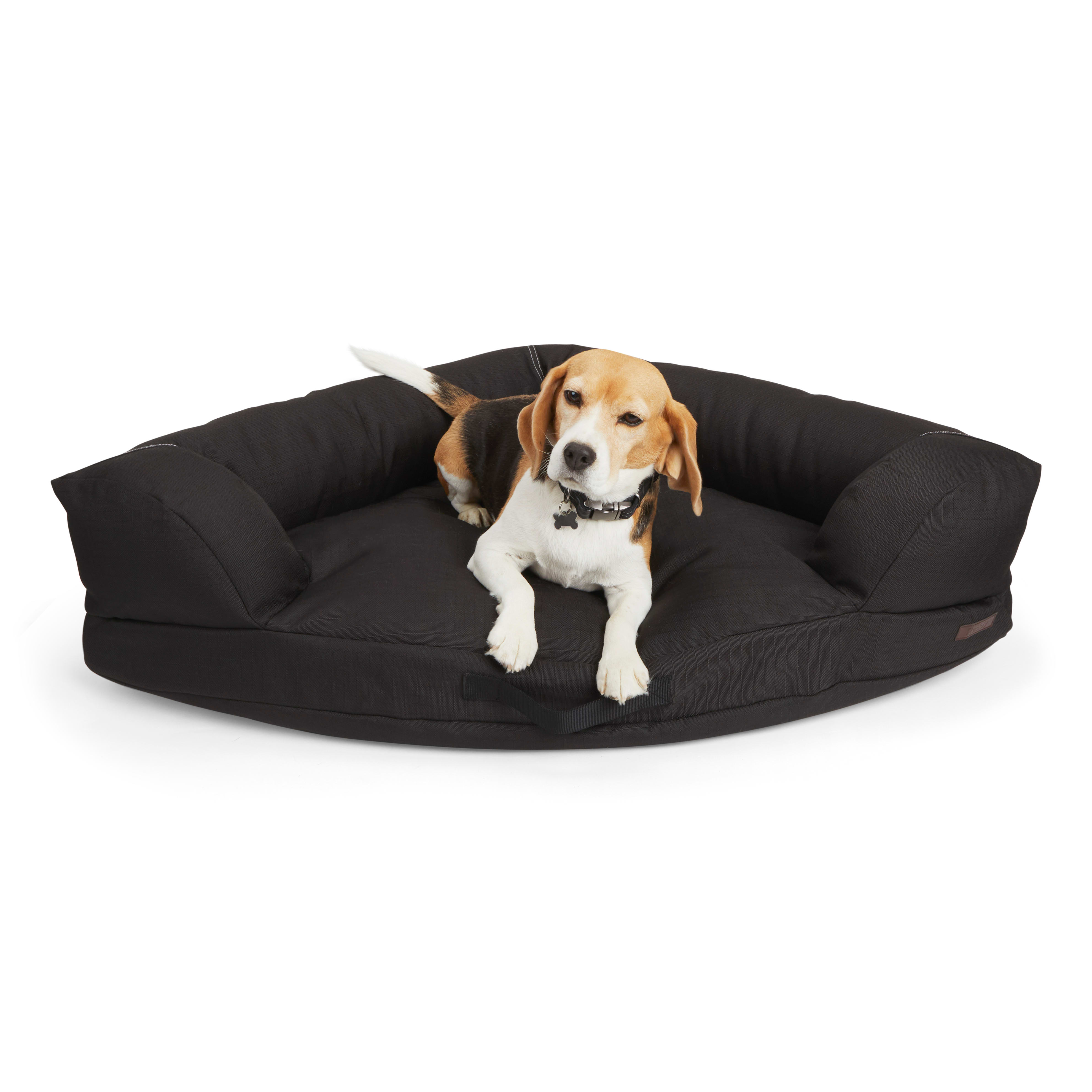 Reddy Black Indoor/Outdoor Corner Dog Bed， 40