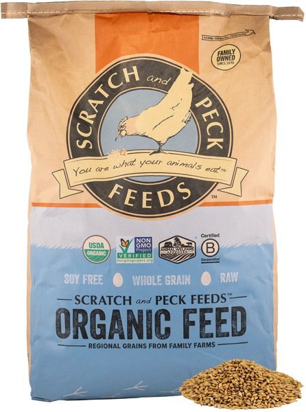 Scratch and Peck Feeds Organic Whole Barley Poultry Treats， 40-lb bag