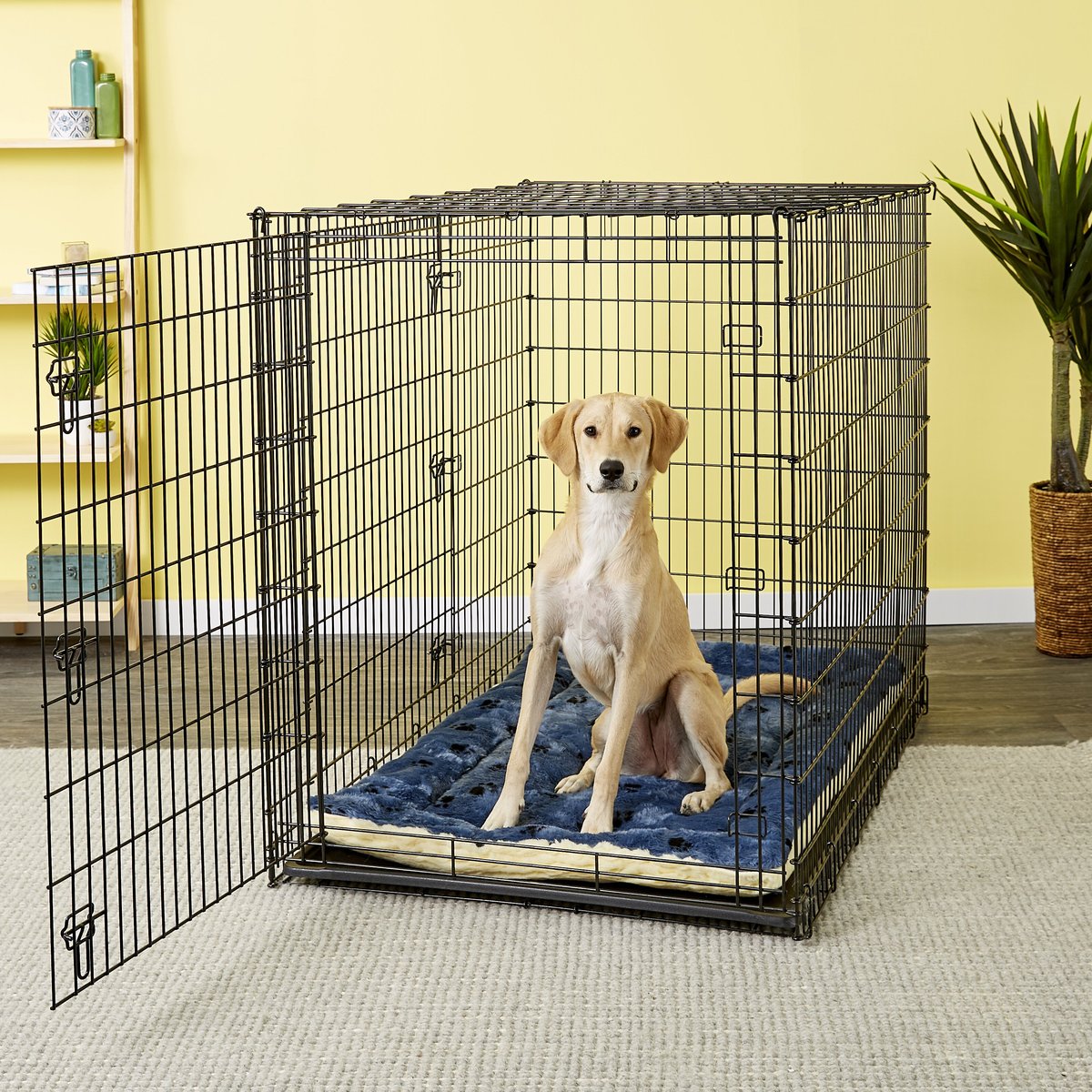 MidWest Quiet Time Fleece Reversible Dog Crate Mat， Blue Paw Print