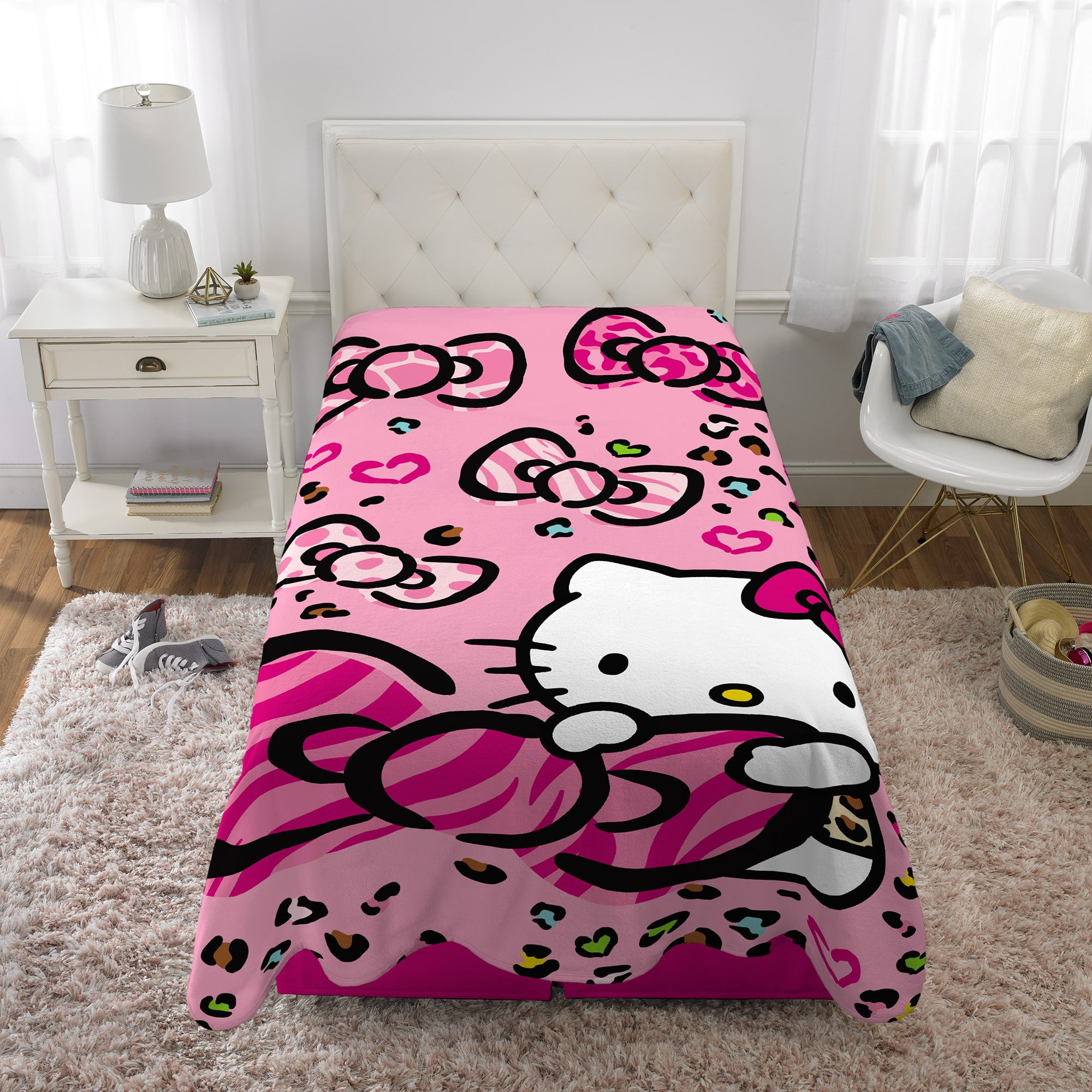 Hello Kitty Kids Plush Twin/Full Blanket， 62 x 90， Pink Animal Print， Sanrio