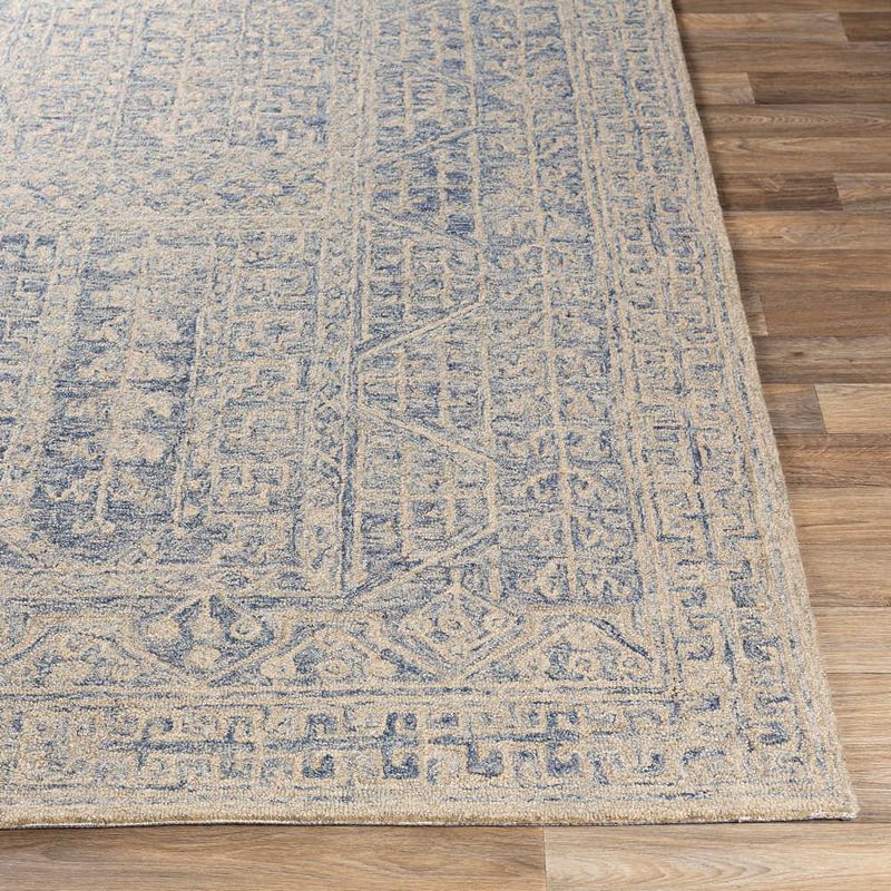 Veenhof Traditional Area Rug