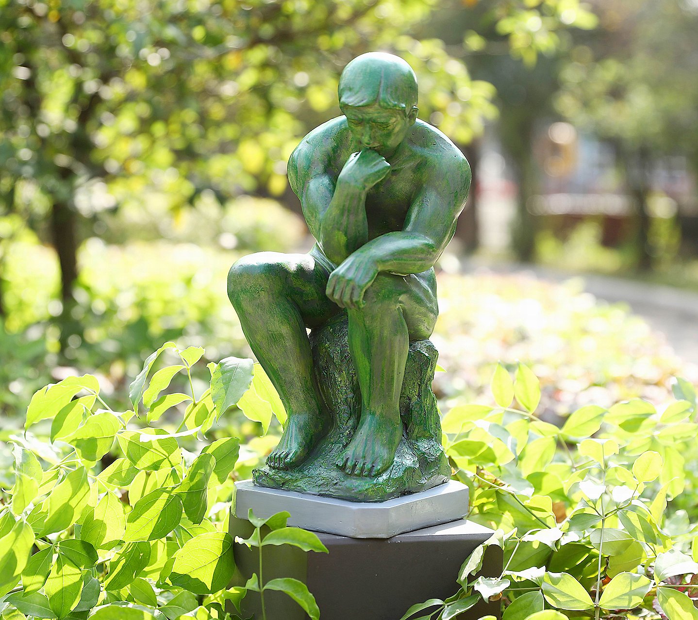 Techko Thinker Statue with Solar Spotlight