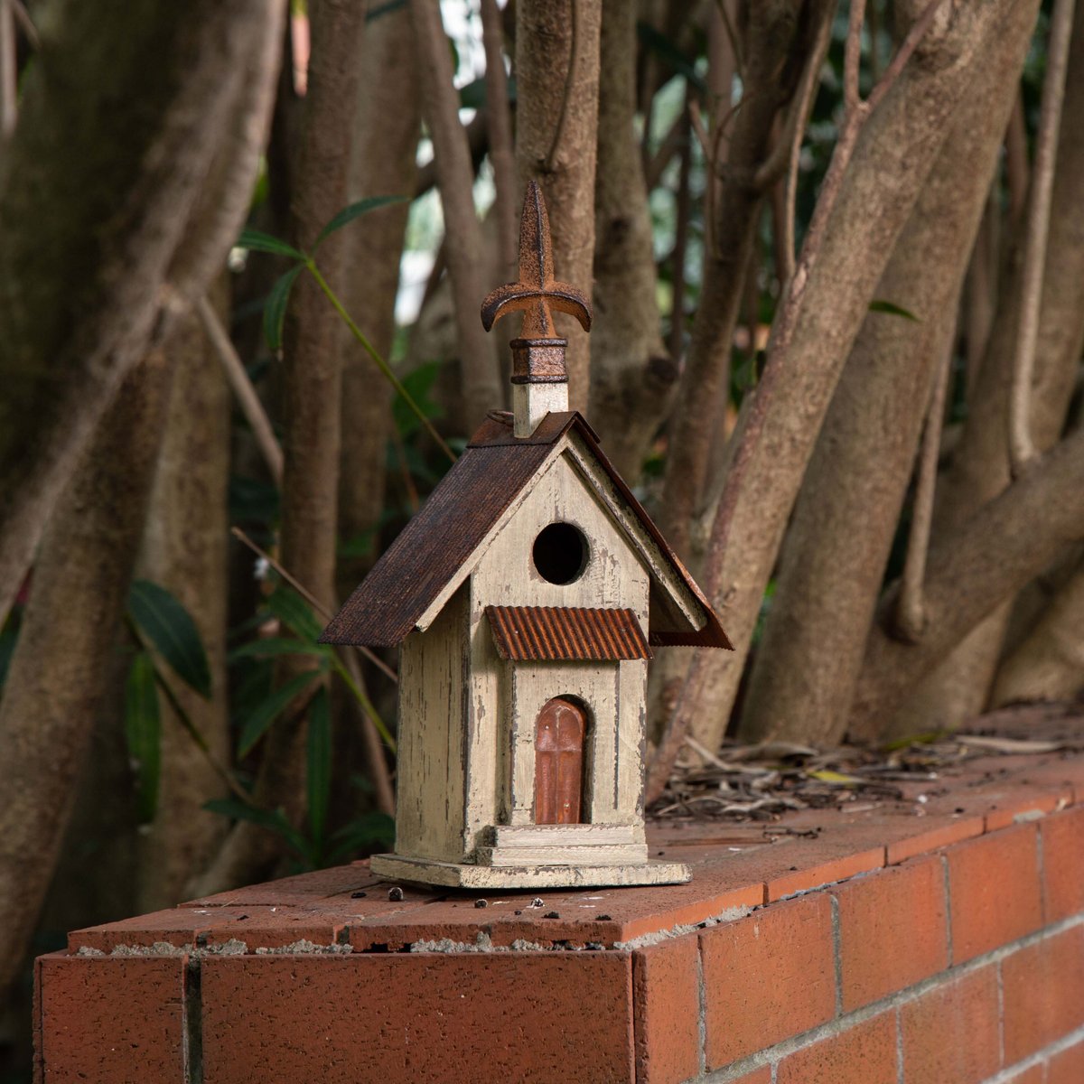 Glitzhome Distressed Solid Wood Bird House， 13.11-in