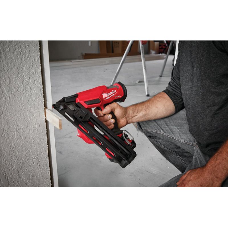 MW M18 FUEL Brushless Angled Cordless Finish Nailer