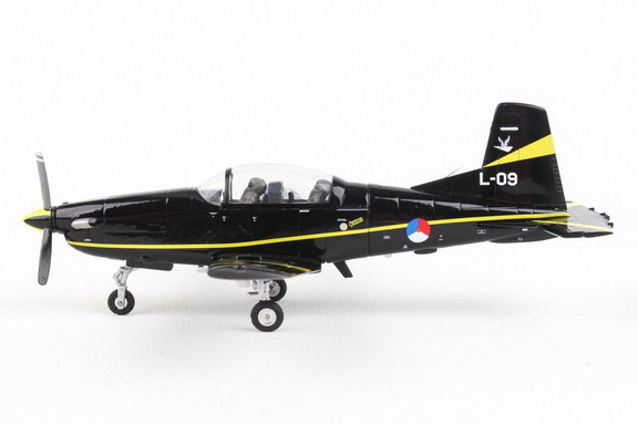 Herpa Royal Netherlands Air Force Pc7 1/72 131 Sqn...