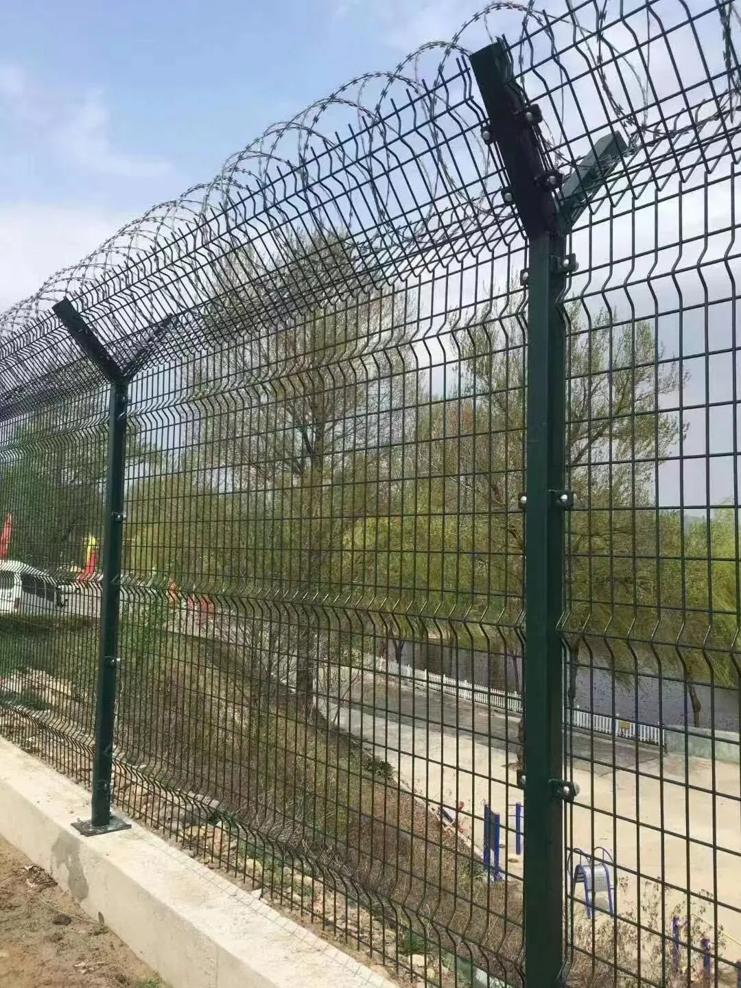 Factory Manufacturer hot dipped galvanized 3d welded wire mesh fence panel