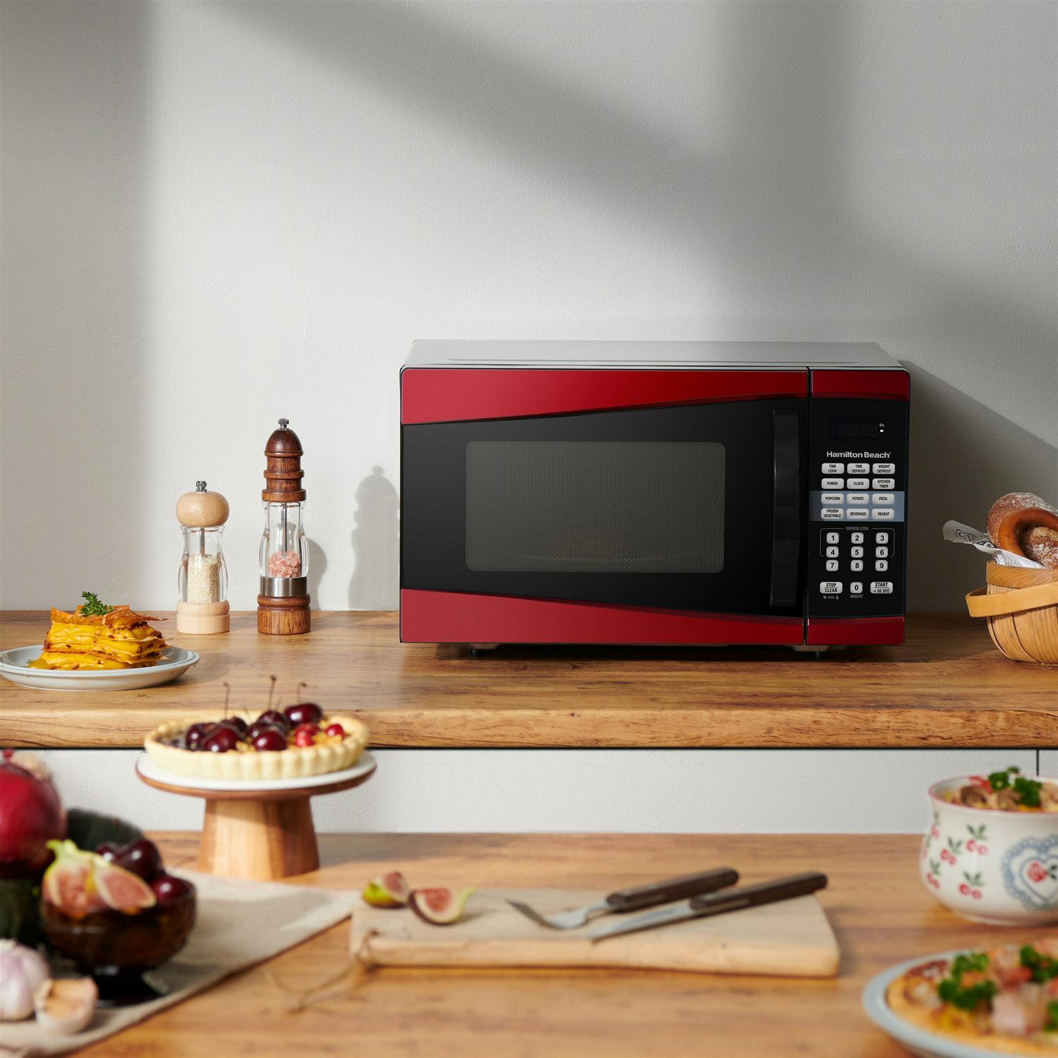 Hamilton Beach 09 Cu ft 900W Red Microwave oven  Crowdfused