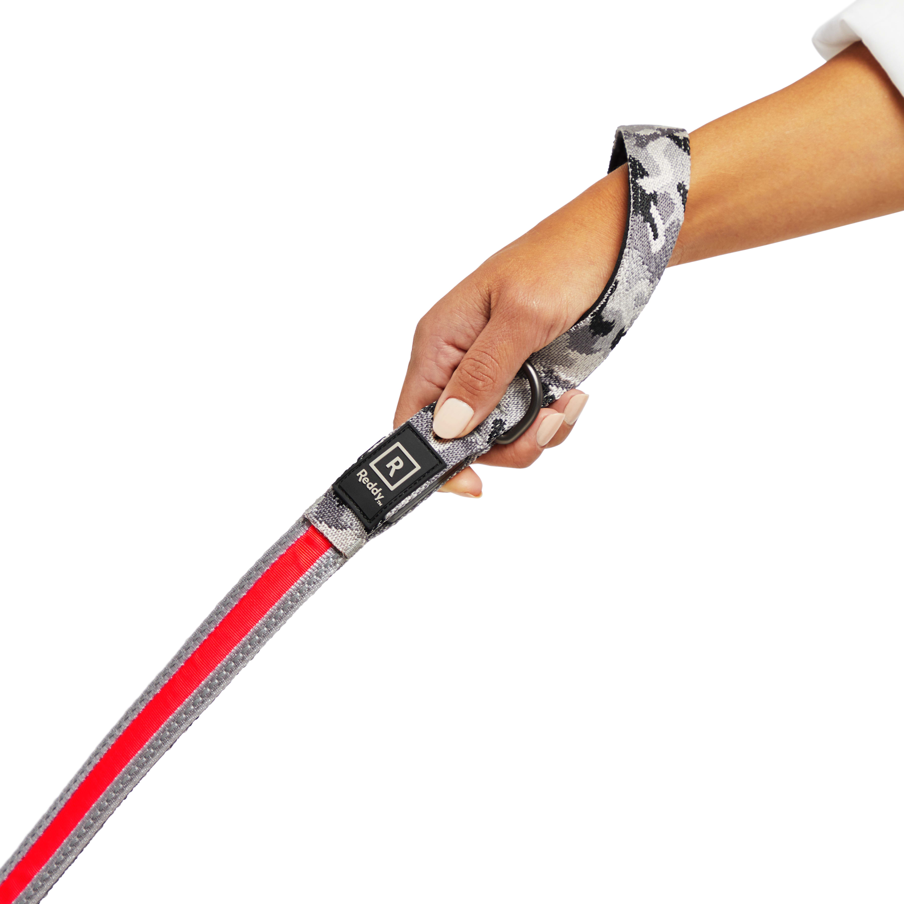 Reddy Red Camo LED Dog Lead， 4 ft.