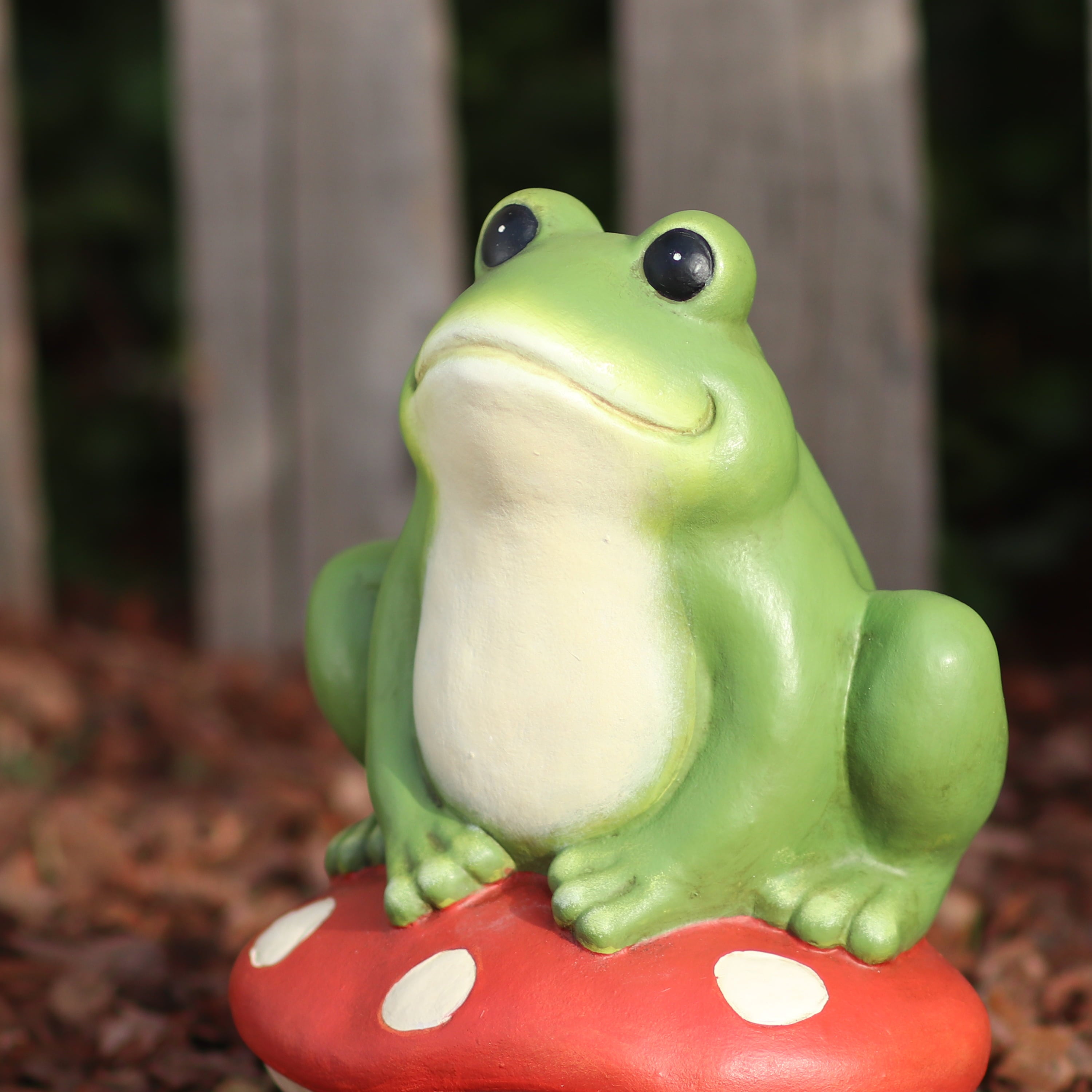 Mainstays Outdoor Frog on Red Mushroom Garden Statue, 6 in L x 4.75 in W x 8.5 in H