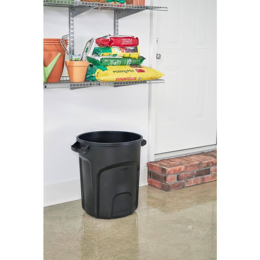 Rubbermaid Roughneck 20 Gallon Black Vented Outdoor Trash Can with Lid 2181136