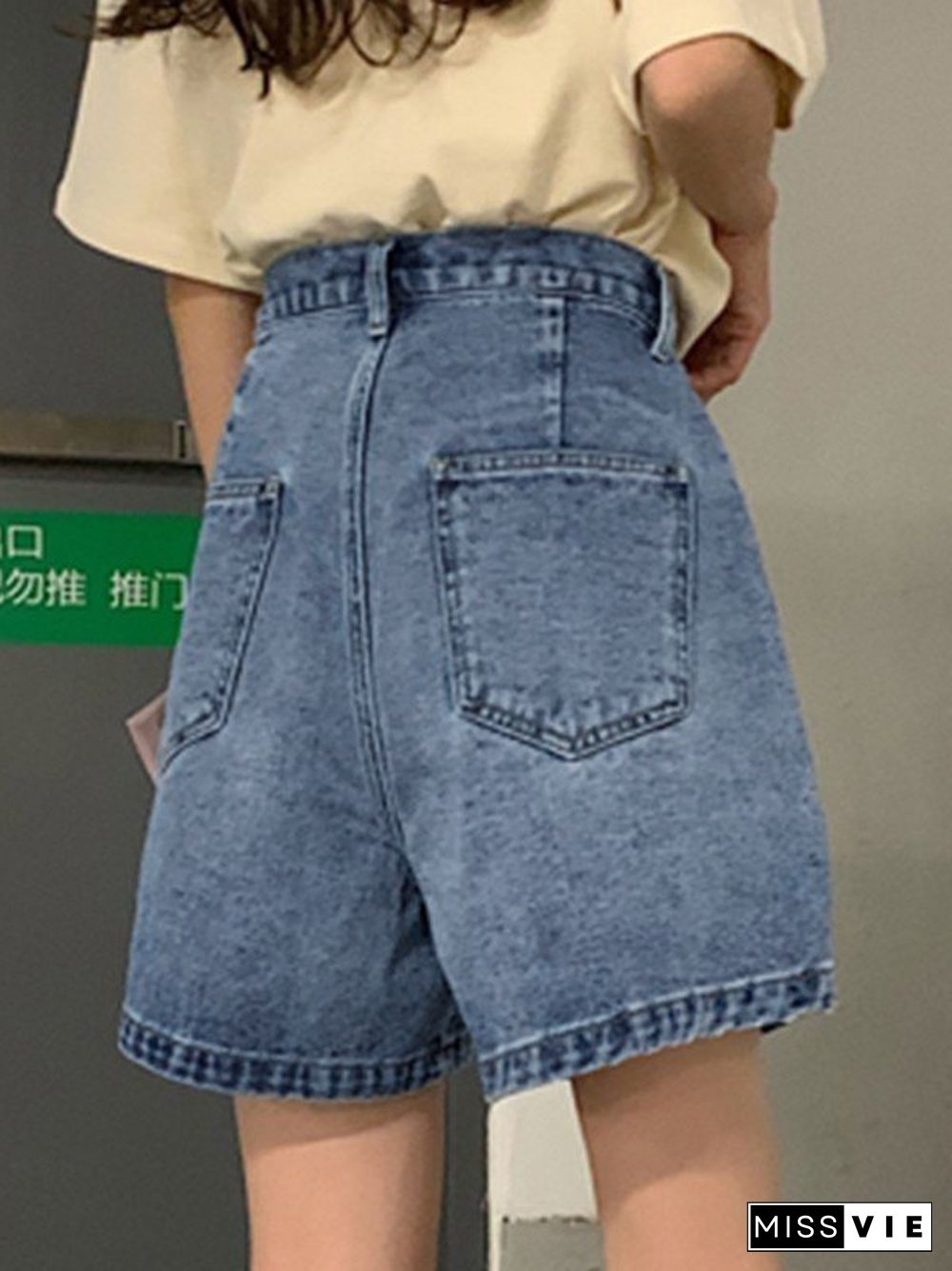 Buttoned Pleated Denim Shorts