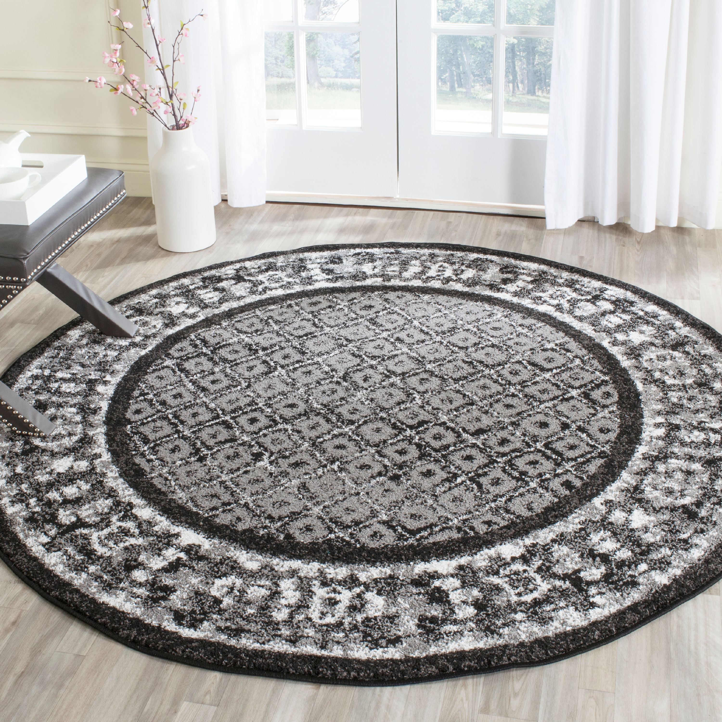 SAFAVIEH Adirondack Royston Traditional Area Rug, Black/Silver, 6' x 6' Round