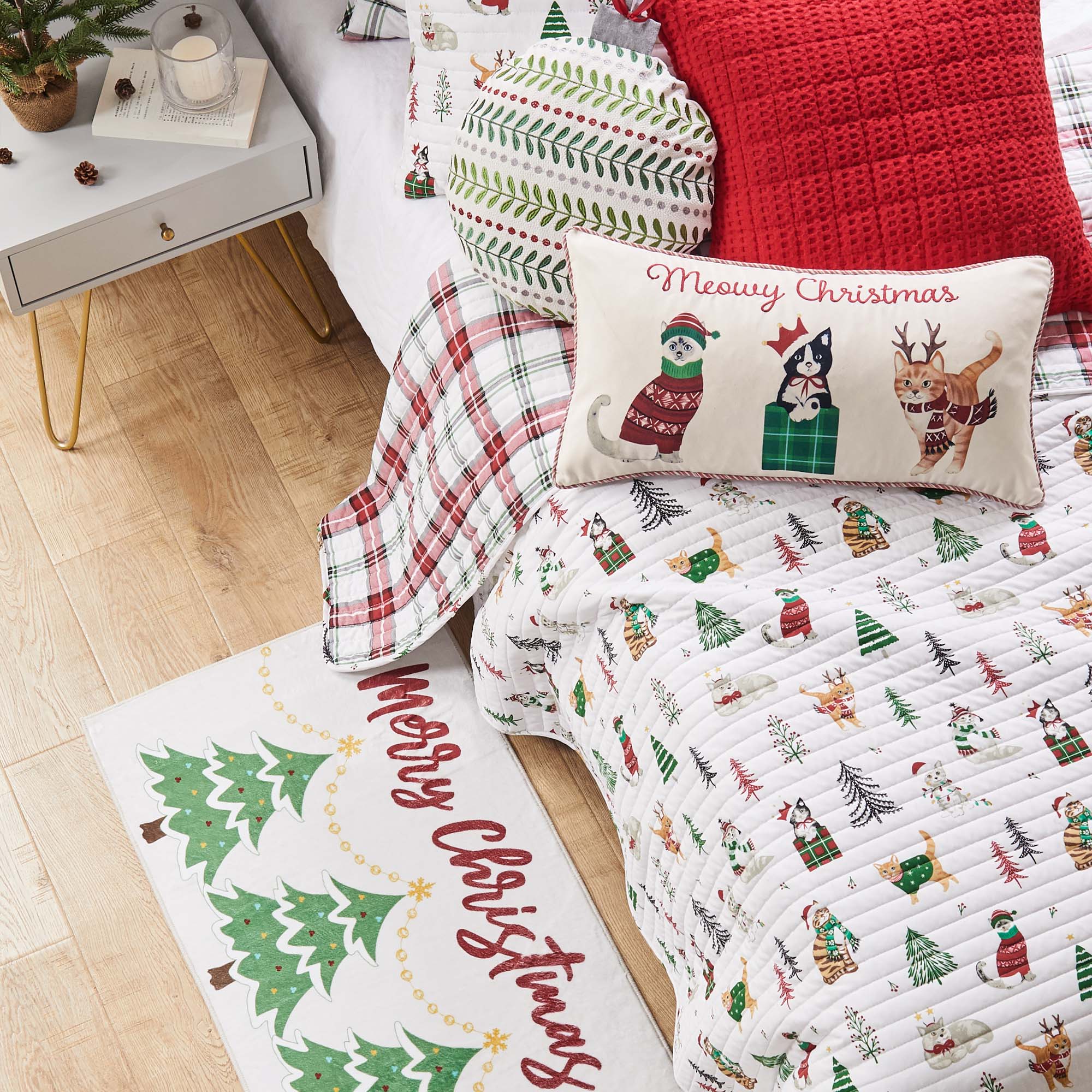 Levtex Home - Meowy Christmas Quilt Set - King Quilt and Two King Shams - Red, Green, Grey and White - Quilt (106x92in.) and Shams (20x36in.) - Reversible - Cotton/Polyester