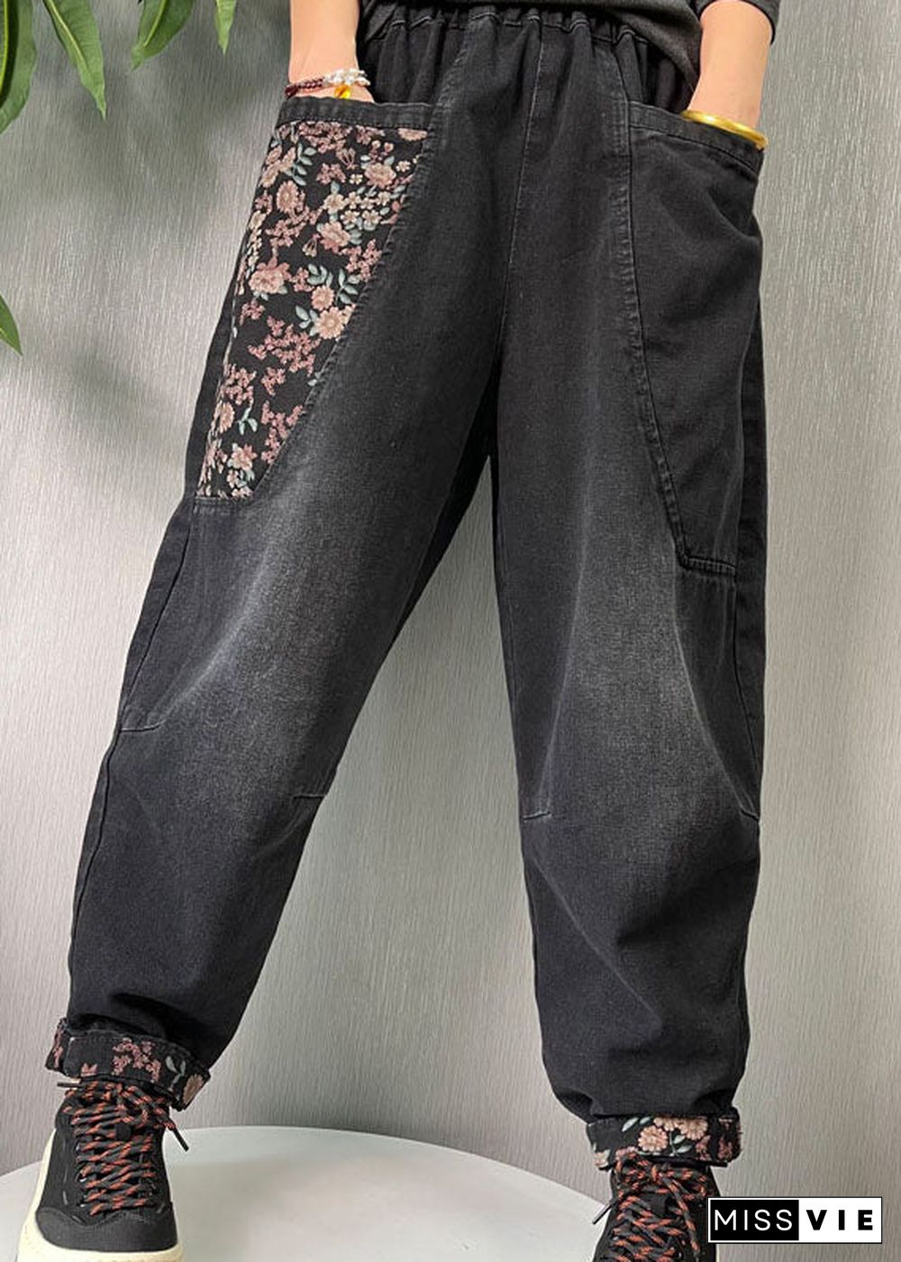 Women Black Embroideried Pockets denim Pants Spring