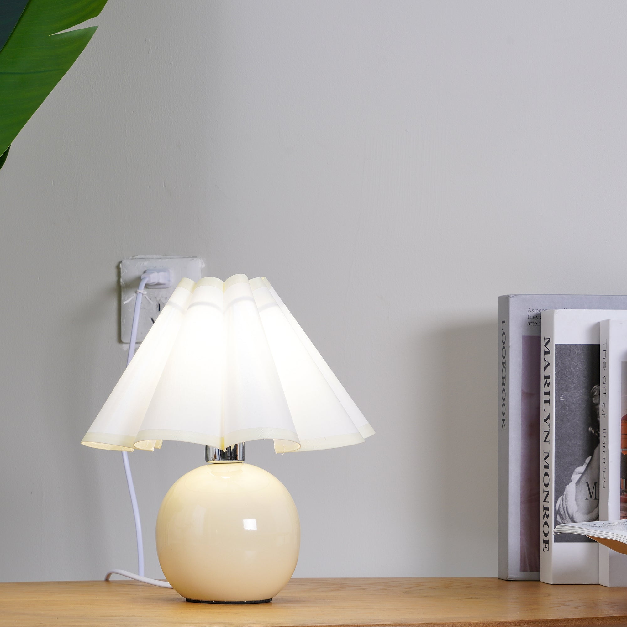 Kicsi Knife Pleat Table Lamp