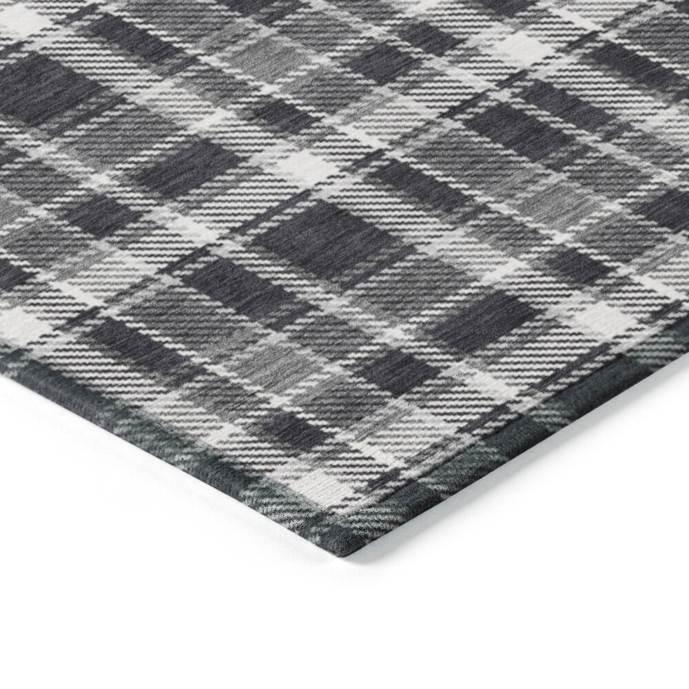 Machine Washable Indoor/ Outdoor Traditional Plaid Chantille Rug